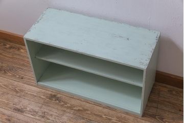 ペイント家具　フレンチシャビーな空間によく似合うパステルカラーの収納棚