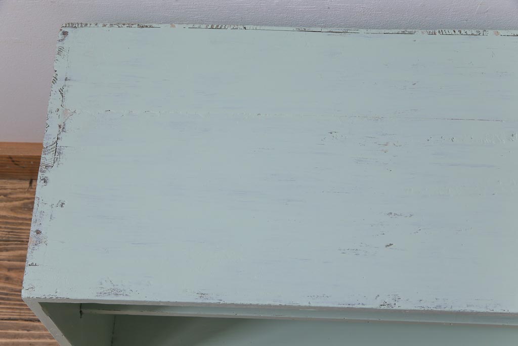 ペイント家具　フレンチシャビーな空間によく似合うパステルカラーの収納棚