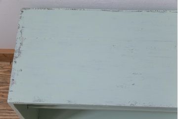 ペイント家具　フレンチシャビーな空間によく似合うパステルカラーの収納棚