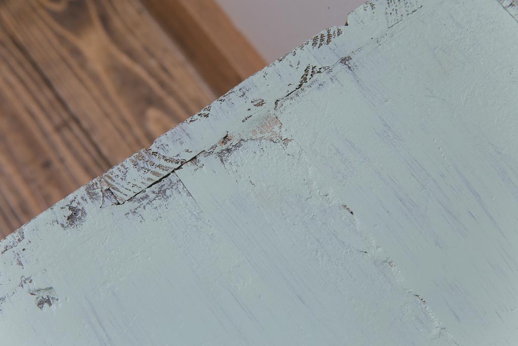 ペイント家具　フレンチシャビーな空間によく似合うパステルカラーの収納棚