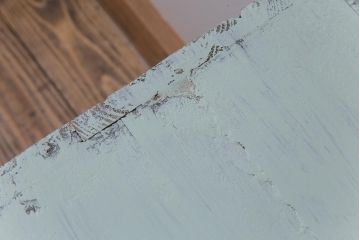 ペイント家具　フレンチシャビーな空間によく似合うパステルカラーの収納棚