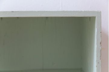 ペイント家具　フレンチシャビーな空間によく似合うパステルカラーの収納棚