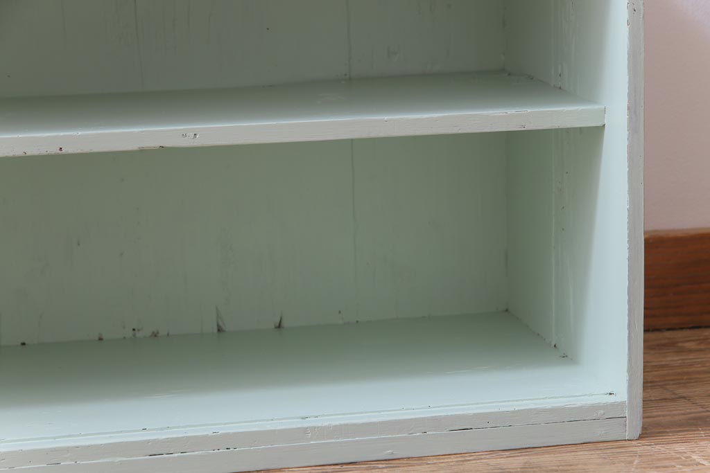 ペイント家具　フレンチシャビーな空間によく似合うパステルカラーの収納棚