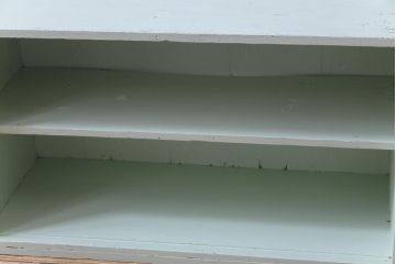 ペイント家具　フレンチシャビーな空間によく似合うパステルカラーの収納棚