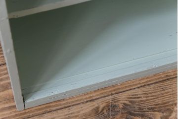 ペイント家具　フレンチシャビーな空間によく似合うパステルカラーの収納棚