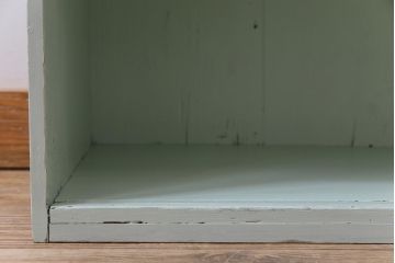 ペイント家具　フレンチシャビーな空間によく似合うパステルカラーの収納棚