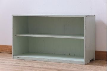 ペイント家具　フレンチシャビーな空間によく似合うパステルカラーの収納棚