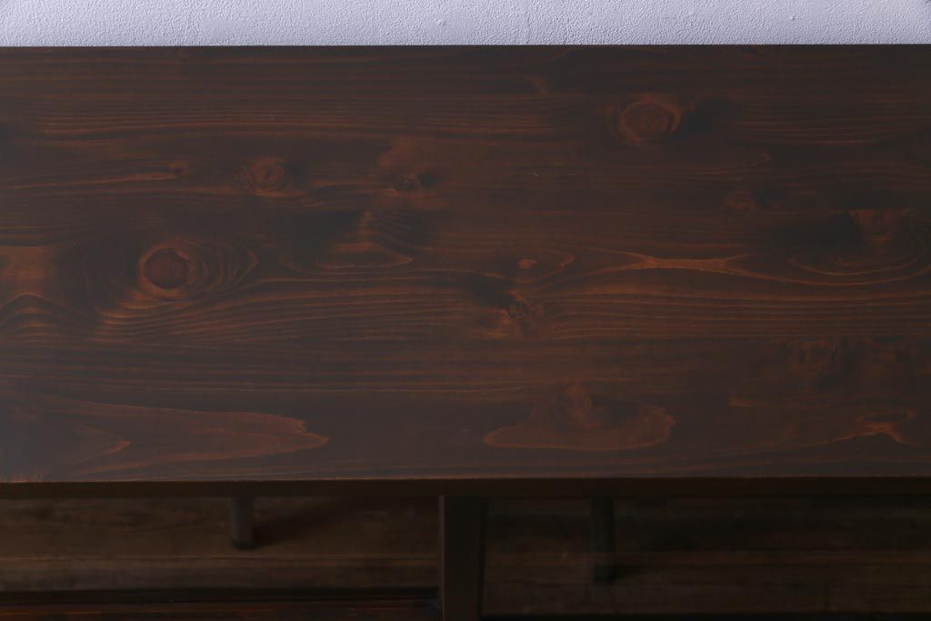 レトロ家具　和製アンティーク　ゆらゆらガラスがレトロな雰囲気を演出する戸棚(収納棚、飾り棚)