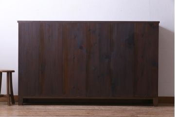 レトロ家具　和製アンティーク　ゆらゆらガラスがレトロな雰囲気を演出する戸棚(収納棚、飾り棚)