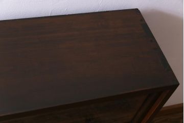 レトロ家具　和製アンティーク　ガラスのゆらぎが味わい深いレトロな戸棚(収納棚、飾り棚)