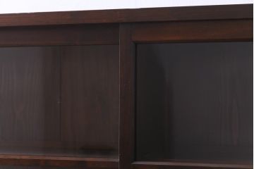 レトロ家具　和製アンティーク　ガラスのゆらぎが味わい深いレトロな戸棚(収納棚、飾り棚)