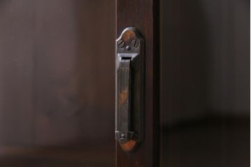 レトロ家具　和製アンティーク　ガラスのゆらぎが味わい深いレトロな戸棚(収納棚、飾り棚)