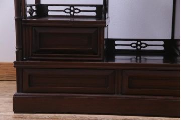 アンティーク家具　和製アンティーク　唐木　花鳥模様の彫りが華やかな飾り棚(収納棚、茶棚)