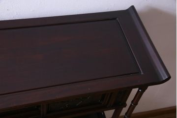 アンティーク家具　和製アンティーク　唐木　花鳥模様の彫りが華やかな飾り棚(収納棚、茶棚)