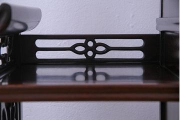 アンティーク家具　和製アンティーク　唐木　花鳥模様の彫りが華やかな飾り棚(収納棚、茶棚)