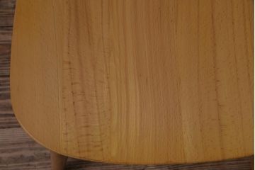 ヴィンテージ家具　ビンテージ　飛騨産業　キツツキ　明るい色味で空間をぱっと明るくしてくれるブナ材アームチェア