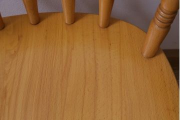 ヴィンテージ家具　ビンテージ　飛騨産業　キツツキ　明るい色味で空間をぱっと明るくしてくれるブナ材アームチェア
