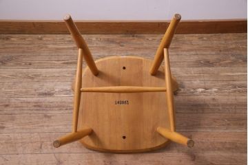 ヴィンテージ家具　ビンテージ　飛騨産業　キツツキ　明るい色味で空間をぱっと明るくしてくれるブナ材アームチェア