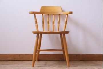 ヴィンテージ家具　ビンテージ　飛騨産業　キツツキ　明るい色味で空間をぱっと明るくしてくれるブナ材アームチェア(1)