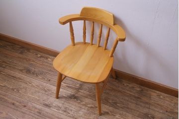 ヴィンテージ家具　ビンテージ　飛騨産業　キツツキ　明るい色味で空間をぱっと明るくしてくれるブナ材アームチェア(1)