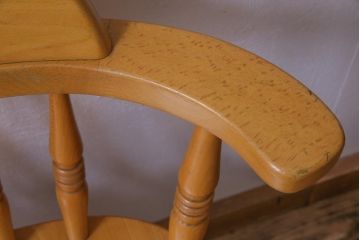 ヴィンテージ家具　ビンテージ　飛騨産業　キツツキ　明るい色味で空間をぱっと明るくしてくれるブナ材アームチェア(1)