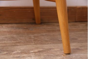 ヴィンテージ家具　ビンテージ　飛騨産業　キツツキ　明るい色味で空間をぱっと明るくしてくれるブナ材アームチェア(1)