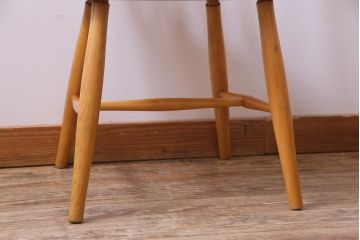 ヴィンテージ家具　ビンテージ　飛騨産業　キツツキ　明るい色味で空間をぱっと明るくしてくれるブナ材アームチェア(2)