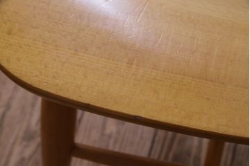 ヴィンテージ家具　ビンテージ　飛騨産業　キツツキ　明るい色味で空間をぱっと明るくしてくれるブナ材アームチェア(2)