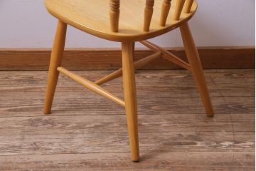 ヴィンテージ家具　ビンテージ　飛騨産業　キツツキ　明るい色味で空間をぱっと明るくしてくれるブナ材アームチェア(2)