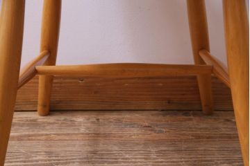 ヴィンテージ家具　ビンテージ　飛騨産業　キツツキ　明るい色味で空間をぱっと明るくしてくれるブナ材アームチェア(3)