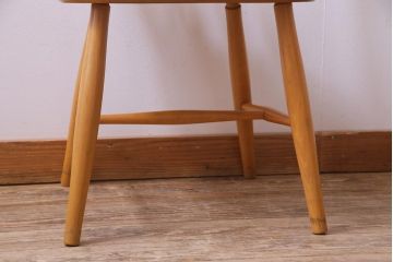 ヴィンテージ家具　ビンテージ　飛騨産業　キツツキ　明るい色味で空間をぱっと明るくしてくれるブナ材アームチェア(3)