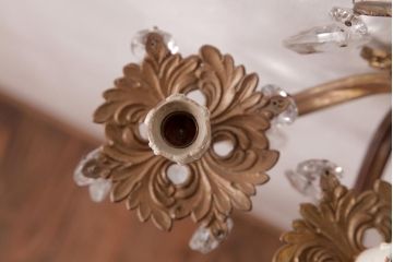 フランスアンティーク　3灯　華やかな存在感を放つクリスタルドロップ付き壁掛けシャンデリア(ウォールブラケット)