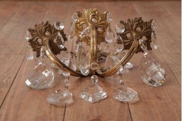 フランスアンティーク　3灯　華やかな存在感を放つクリスタルドロップ付き壁掛けシャンデリア(ウォールブラケット)