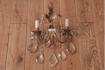 フランスアンティーク　3灯　華やかな存在感を放つクリスタルドロップ付き壁掛けシャンデリア(ウォールブラケット)