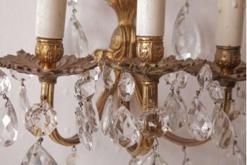 フランスアンティーク　3灯　華やかな存在感を放つクリスタルドロップ付き壁掛けシャンデリア(ウォールブラケット)(1)