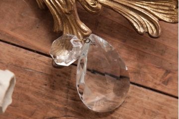 フランスアンティーク　3灯　華やかな存在感を放つクリスタルドロップ付き壁掛けシャンデリア(ウォールブラケット)(1)