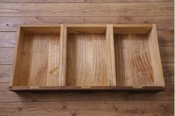 アンティーク家具　和製アンティーク　扉無しが使いやすい鉄脚ローボード(収納棚、オープンラック)