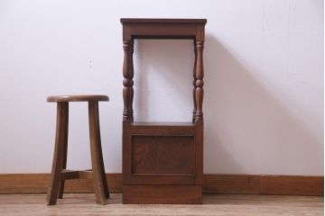 レトロ家具　和製アンティーク　ナラ材　上品なデザインが目を惹くレトロな電話台(花台、サイドテーブル)