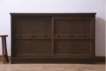 ラフジュ工房オリジナル　扉の意匠が目を惹く古い建具を使ったリメイク戸棚(ローボード、収納棚)