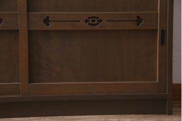 ラフジュ工房オリジナル　扉の意匠が目を惹く古い建具を使ったリメイク戸棚(ローボード、収納棚)