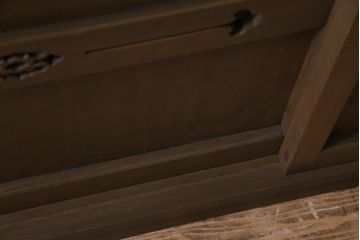 ラフジュ工房オリジナル　扉の意匠が目を惹く古い建具を使ったリメイク戸棚(ローボード、収納棚)