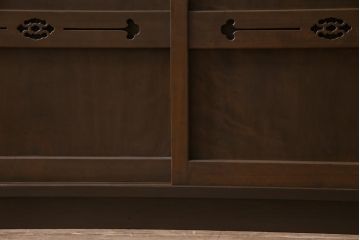 ラフジュ工房オリジナル　扉の意匠が目を惹く古い建具を使ったリメイク戸棚(ローボード、収納棚)