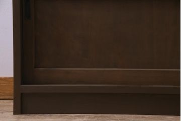 ラフジュ工房オリジナル　扉の意匠が目を惹く古い建具を使ったリメイク戸棚(ローボード、収納棚)
