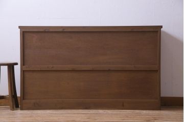 ラフジュ工房オリジナル　扉の意匠が目を惹く古い建具を使ったリメイク戸棚(ローボード、収納棚)