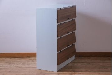 リメイク家具　パタパタ扉　淡いペイントと木色が優しげな雰囲気の収納棚(4段タイプ)(戸棚、下駄箱)