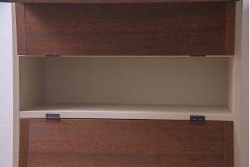 リメイク家具　ペイント　落ち着いた色味が温かみ感じるパタパタ扉の収納棚(4段タイプ)(戸棚、下駄箱)