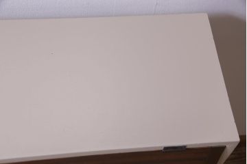 リメイク家具　ペイント　落ち着いた色味が温かみ感じるパタパタ扉の収納棚(4段タイプ)(戸棚、下駄箱)