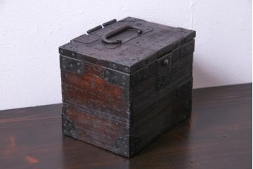 アンティーク雑貨　和製アンティーク　桐材　渋さが漂う趣深い硯箱(小物入れ)