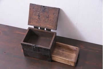 アンティーク雑貨　和製アンティーク　桐材　渋さが漂う趣深い硯箱(小物入れ)