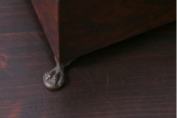 アンティーク雑貨　アメリカビンテージ　鳥眼杢　鹿角の意匠が目を引く脚付きシガーケース(ヒュミドール、葉巻入れ)